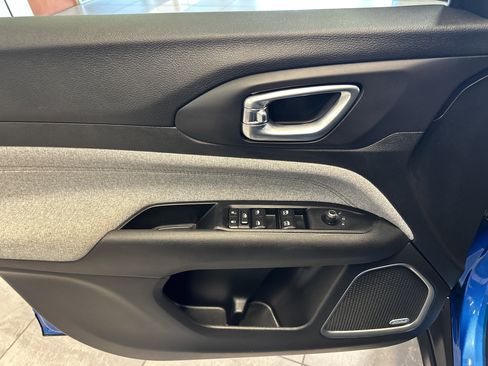 Used 2022 Jeep Compass Latitude w/ Sun and Sound Group image 21