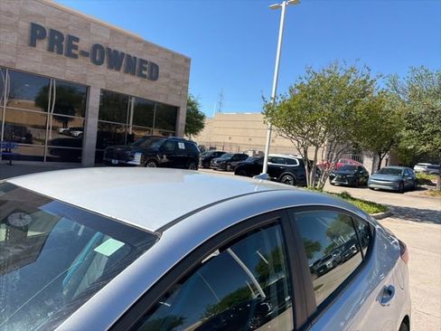 Used 2019 Hyundai Elantra SEL image 4