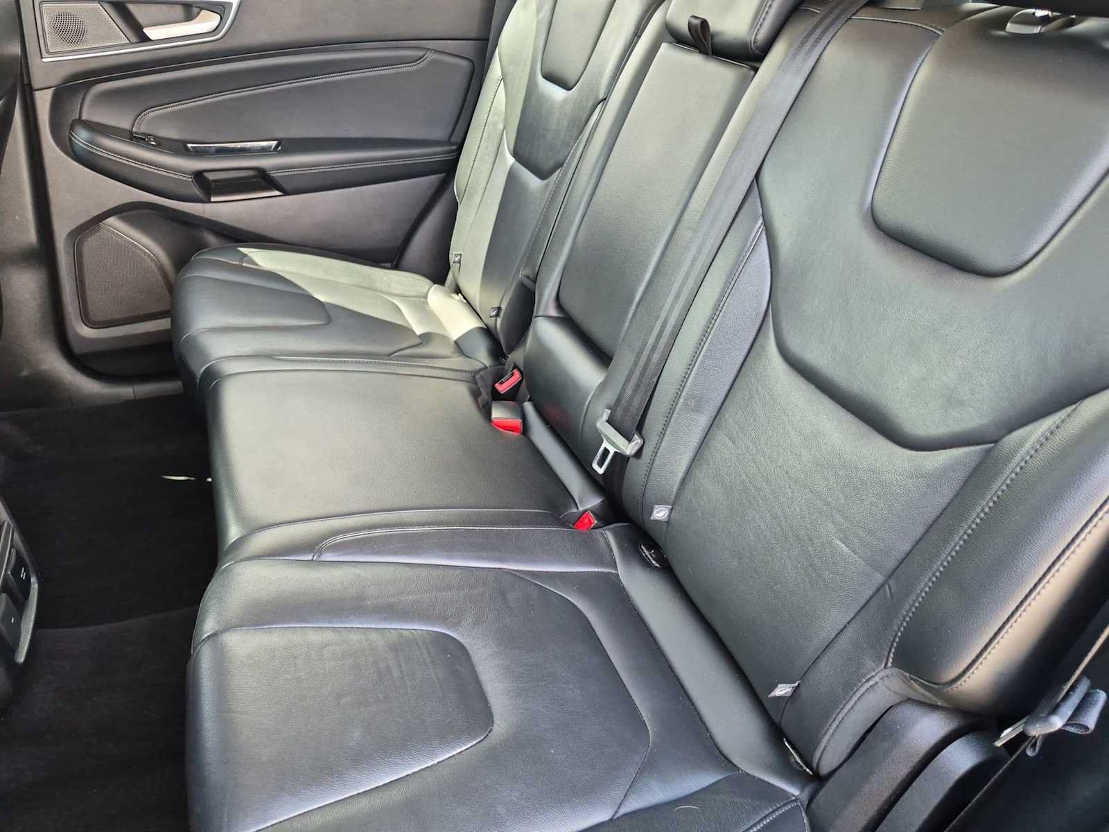 Used 2019 Ford Edge Titanium FWD image 19