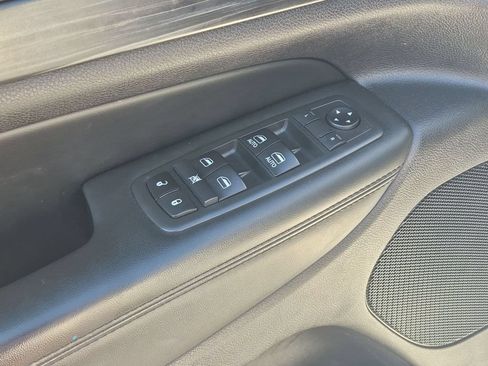 Used 2019 Jeep Grand Cherokee Altitude AWD/4WD image 11