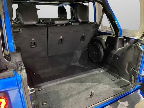 Used 2022 Jeep Wrangler Unlimited Sahara w/ Cold Weather Group AWD/4WD image 28