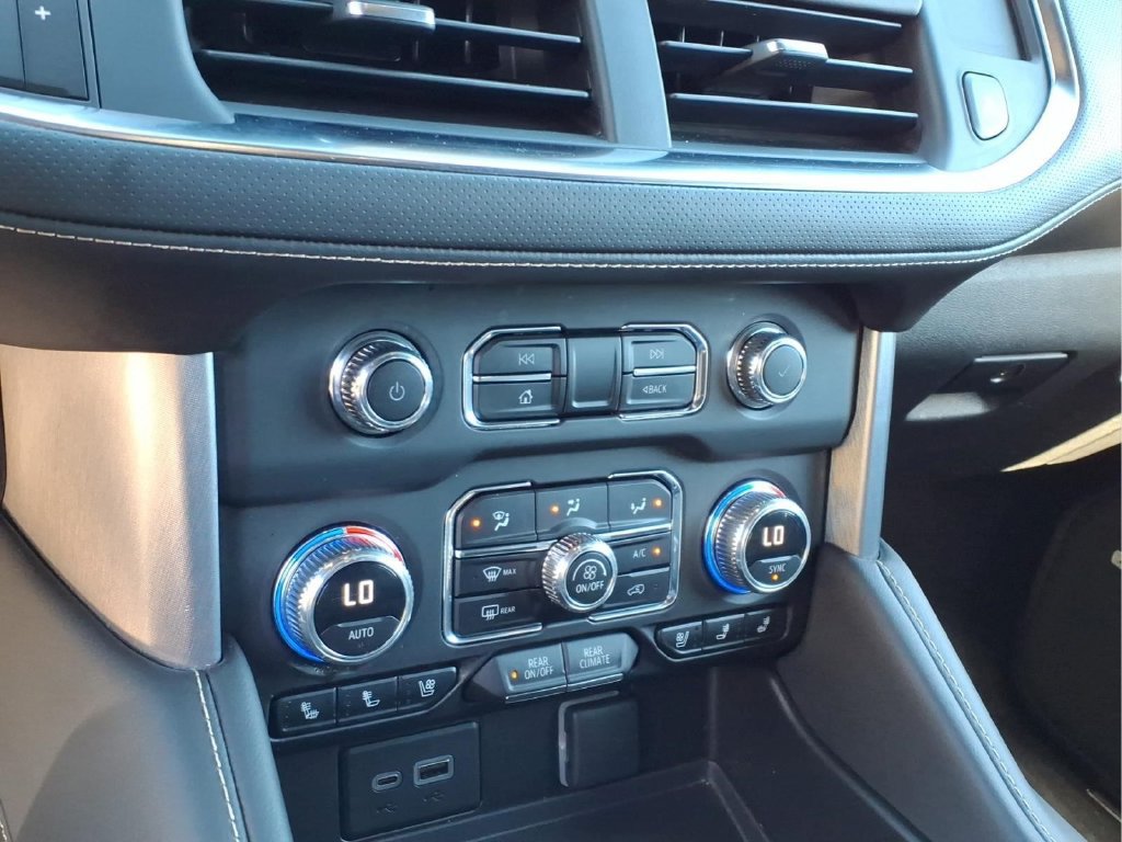Used 2023 GMC Yukon XL SLT w/ SLT Premium Package AWD/4WD image 6