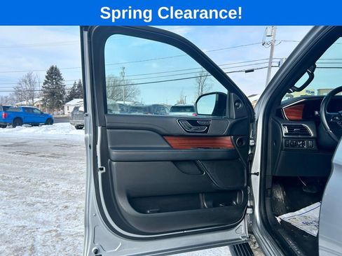 Used 2024 Lincoln Navigator Premiere image 12