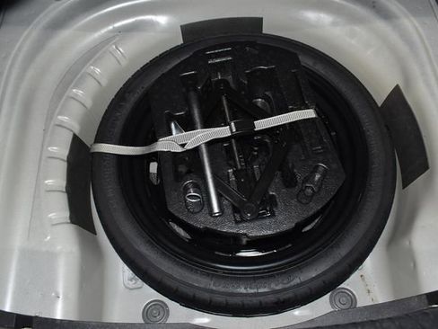 Used 2024 Volkswagen Jetta SE image 33