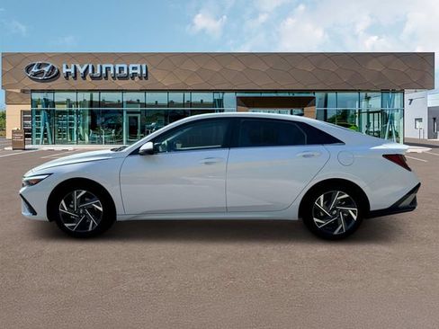 New 2025 Hyundai Elantra Limited FWD image 3