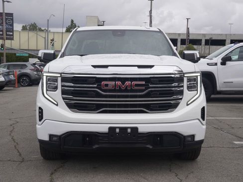 Used 2025 GMC Sierra 1500 SLT image 6