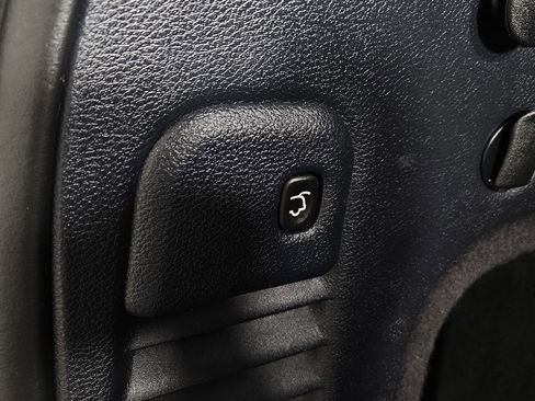 Used 2017 Jeep Grand Cherokee Overland w/ Jeep Active Safety Group image 35