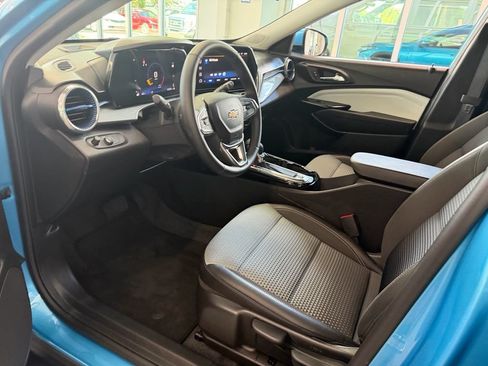 Used 2025 Chevrolet Trax LT w/ Driver Confidence Package FWD image 9
