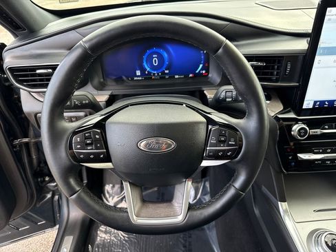 Used 2023 Ford Explorer Platinum w/ Technology Package image 13