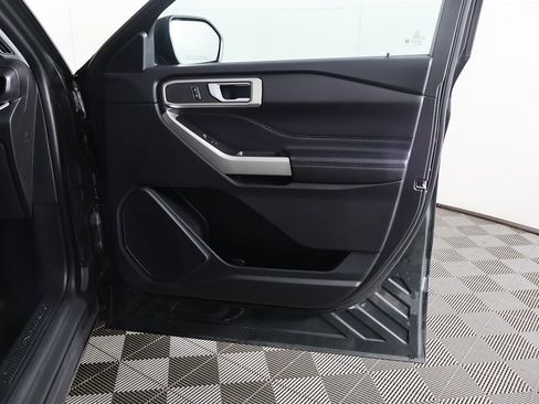 Used 2023 Ford Explorer XLT image 20