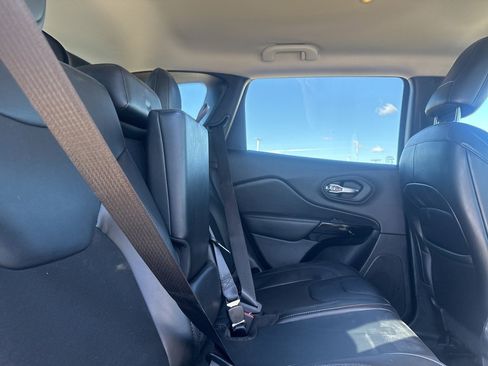 Used 2020 Jeep Cherokee Latitude Plus image 18