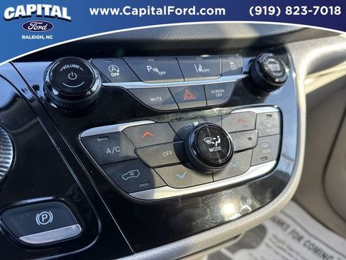 Used 2024 Chrysler Pacifica Touring-L image 28