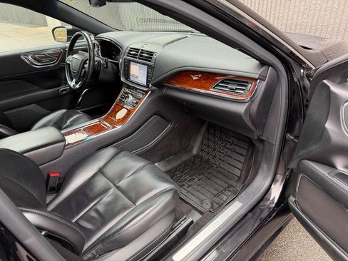 Used 2020 Lincoln Continental Standard w/ Premium Package image 28