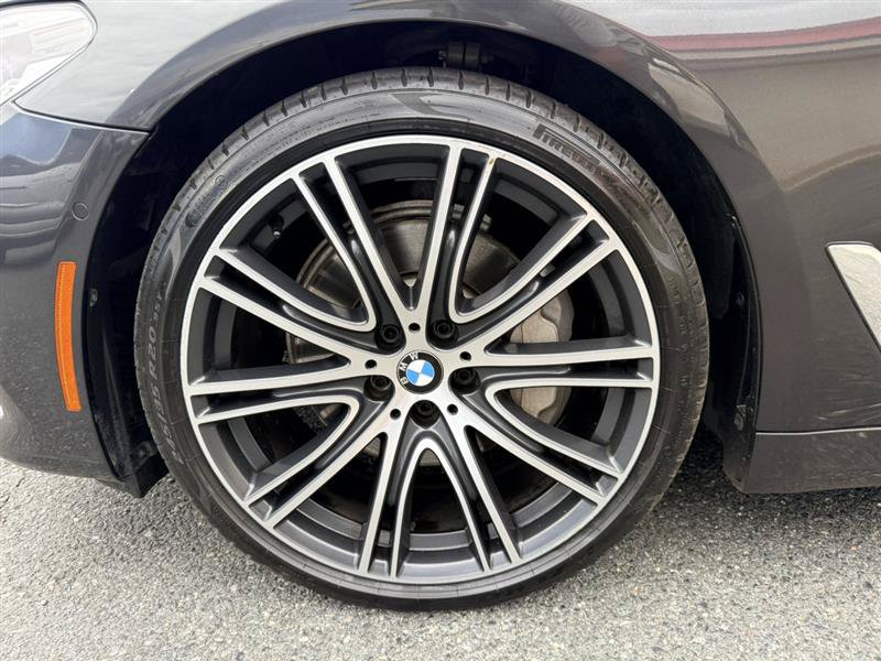 Used 2017 BMW 540i RWD image 9