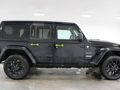 Used 2024 Jeep Wrangler Unlimited Sahara w/ Dual Top Group image 11