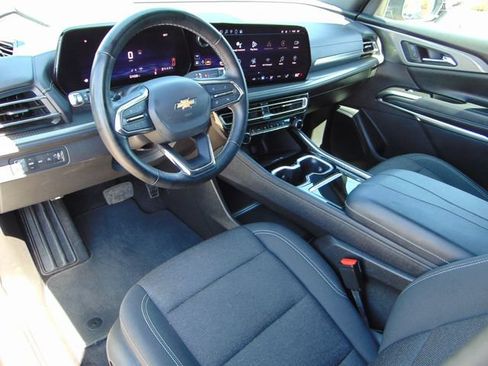 Used 2024 Chevrolet Traverse LT AWD/4WD image 11