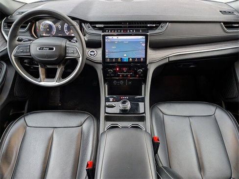 Used 2024 Jeep Grand Cherokee Limited image 32