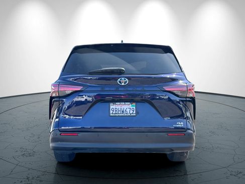 Used 2022 Toyota Sienna XLE FWD image 5