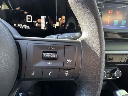 Used 2025 Nissan Kicks S image 28