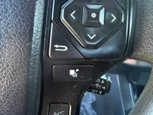 Used 2022 Toyota Tacoma SR AWD/4WD image 9