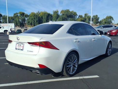Used 2017 Lexus IS 200t image 8
