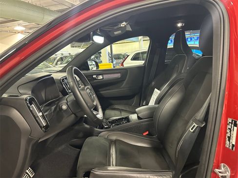 Used 2022 Volvo XC40 T5 R-Design w/ Advanced Package image 10