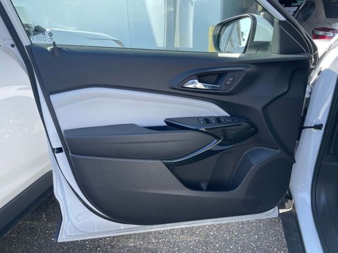 Used 2025 Chevrolet Trax LT image 20