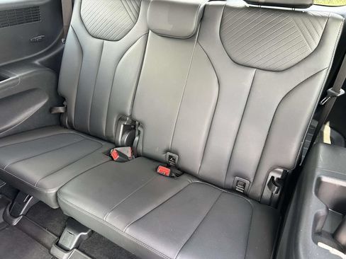 Used 2024 Hyundai Palisade SEL w/ Premium Package FWD image 13