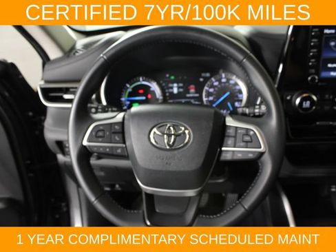 Used 2022 Toyota Highlander XLE AWD/4WD image 21