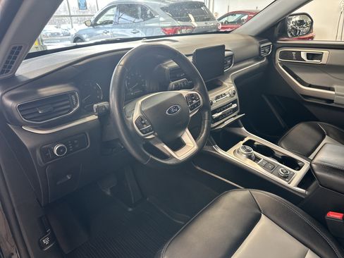 Used 2023 Ford Explorer XLT w/ Equipment Group 202A image 25