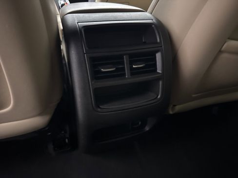 Used 2018 Cadillac XT5 AWD image 40