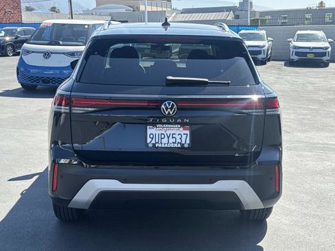 Used 2025 Volkswagen Tiguan S AWD/4WD image 4