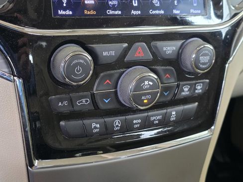 Used 2019 Jeep Grand Cherokee Limited w/ Luxury Group II RWD image 25