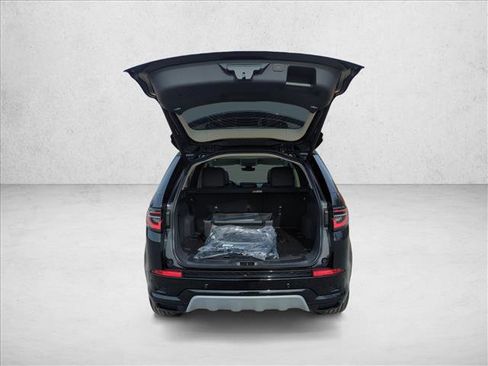 Certified 2024 Land Rover Discovery Sport S image 11