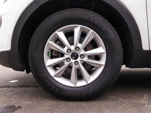 Used 2019 Kia Sorento FWD w/ LX Convenience Package image 11