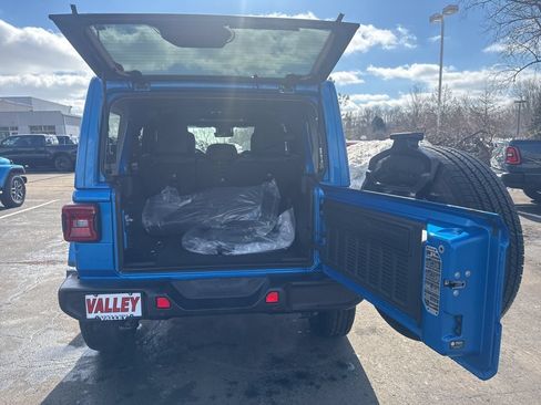 New 2025 Jeep Wrangler Unlimited Sahara w/ Safety Group AWD/4WD image 45