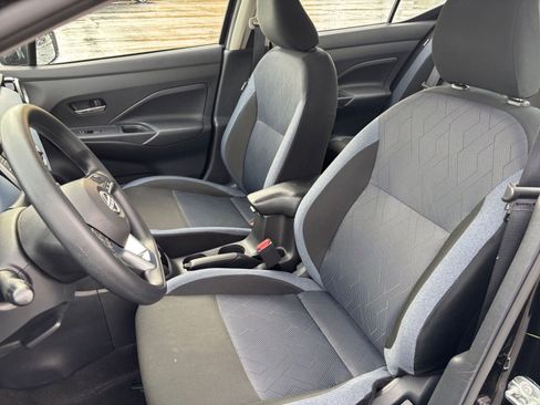 Used 2025 Nissan Versa SV FWD image 34