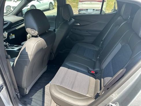 Used 2025 Buick Envista Preferred w/ Convenience I Package FWD image 9