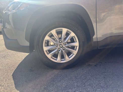 Used 2025 Toyota Corolla Cross LE image 29