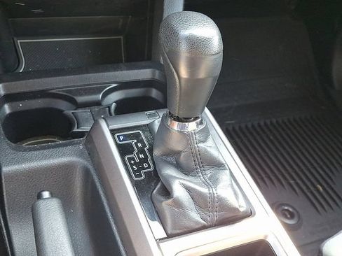 Used 2021 Toyota Tacoma SR5 AWD/4WD image 14