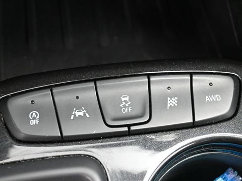 Used 2025 Chevrolet TrailBlazer LT AWD/4WD image 31