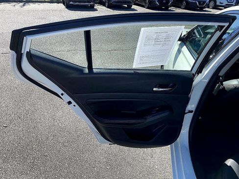 Used 2024 Nissan Altima 2.5 SR image 23