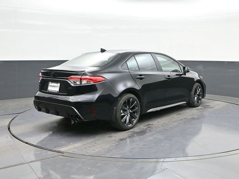 Used 2025 Toyota Corolla SE image 11