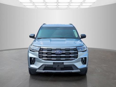 Used 2025 Ford Explorer Active w/ Active Comfort Package AWD/4WD image 2