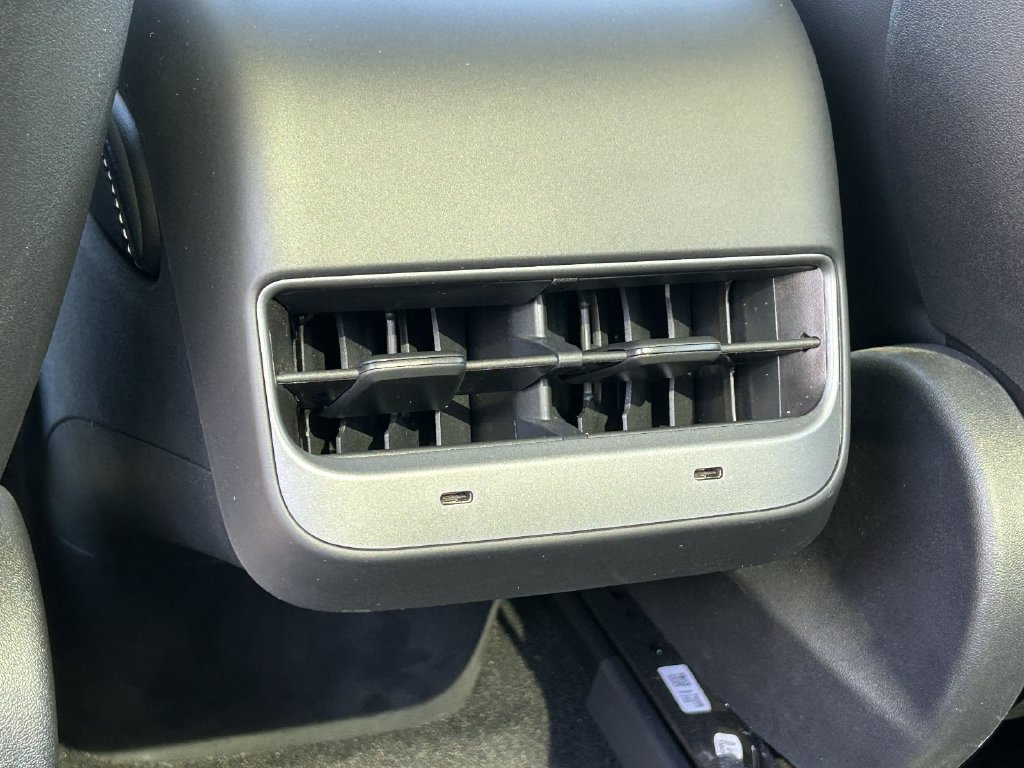 Used 2023 Tesla Model Y 2WD image 13