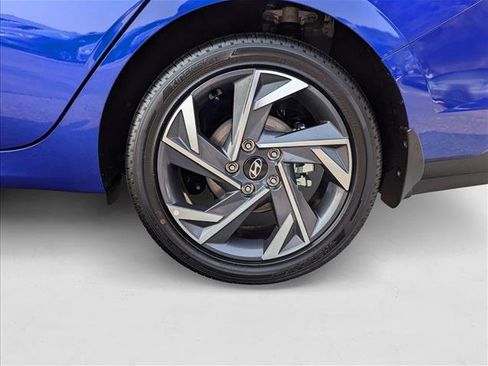 New 2025 Hyundai Elantra SEL image 9