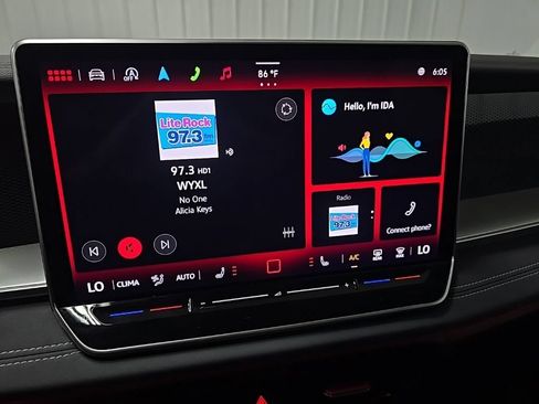 Used 2025 Volkswagen Tiguan SE w/ Panoramic Sunroof Package AWD/4WD image 23