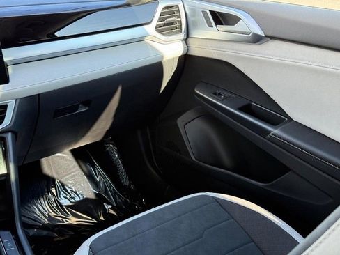 New 2026 Volkswagen Taos SE AWD/4WD image 9