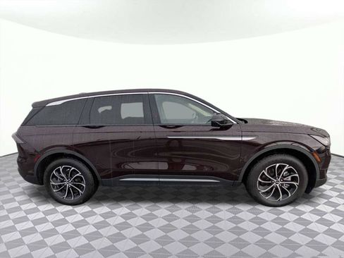 Used 2025 Lincoln Nautilus Premier w/ Equipment Group 102A AWD/4WD image 2