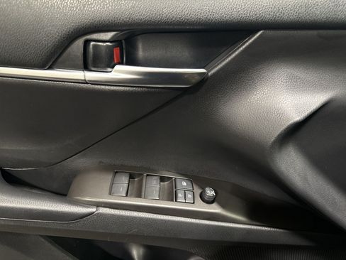 Used 2021 Toyota Camry SE FWD image 15